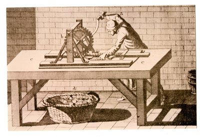 Marking the edge of coins with a parallel-bar edge-marking machine, from the Encyclopédie by Denis Diderot and Jean le Rond d